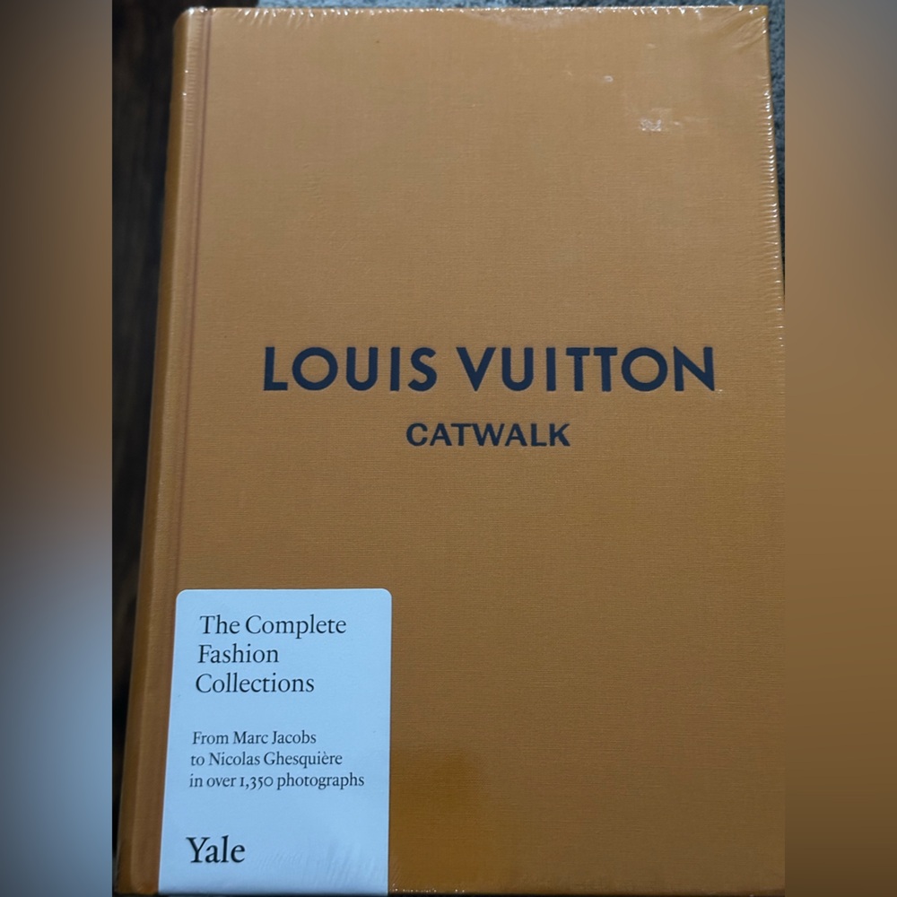 Sealed Louis Vuitton Catwalk Coffee Table/Collectors Book - Picture 6 of 8